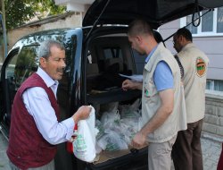 Merhamet Eli kurban dağıtımına devam ediyor