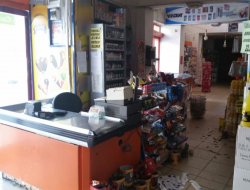 HDP/PKK'li çeteler dükkânları yağmalıyor