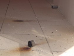 Ev ve işyerlerine gaz bombaları atıldı