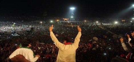 Pakistan'da İmran Han mitinginde 7 ölü