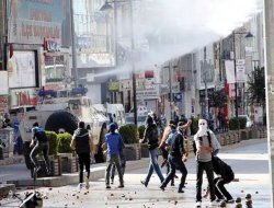 Van'da 77 kişi tutuklandı