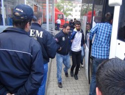 Saldırı iddiasıyla gözaltına alınanlar sağlık kontrolünden geçirildi