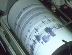 El Salvador'da 7,4 büyüklüğünde deprem