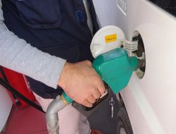 Benzindeki cüzi indirim araç sahiplerini sevindirmedi