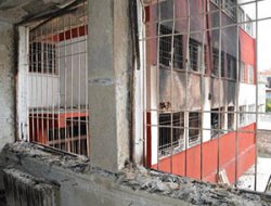 PKK'li Çeteler Kız Yurdunu Öğrencilerle Birlikte Ateşe Verdi