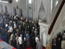 Gençler sabah namazında camide buluştu