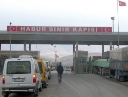 Habur Sınır kapısında araç kuyrukları çileye dönüştü