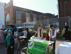 Almanya'da Gaze yararına gönüllü anneler kermes düzenledi