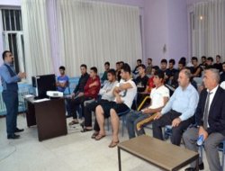 Üniversite öğrencilerine "Uyum Programı" eğitimi verildi