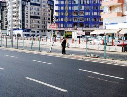 Urfa yolu üzerindeki refüj tehlike saçıyor