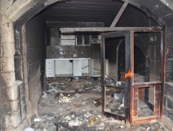 PKK/HDP yandaşları İslami derneği yaktı