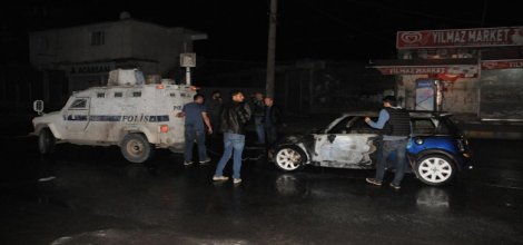 Şırnak'ta PKK'li çeteler durdurduğu aracı ateşe verdi