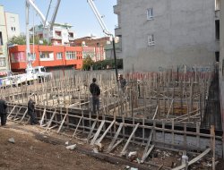 İnşaat halindeki taziye evi, yardım bekliyor