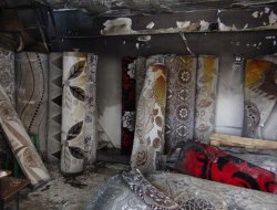 Çıkan yangında halılar kül oldu