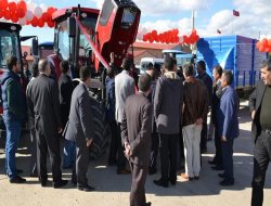 Ağrı'lı çiftçilere yüzde 50 hibe destekli tarım aletleri törenle verildi