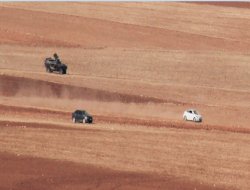 Yumurtalık'tan kaçak giriş yapan araç takla attı