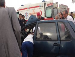 Çınar-Diyarbakır yolunda otomobil ile TIR çarpıştı: 3 yaralı