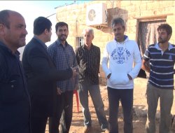 Kobanili aileler pamuk tarlasında çalışıyor