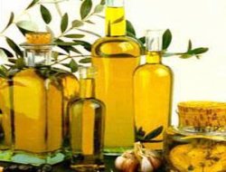 Yeni mahsul zeytinler tezgâhlarda