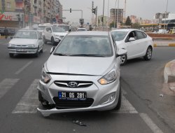 Diyarbakır'da maddi hasarlı trafik kazası