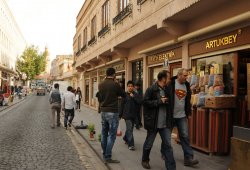 Mardin esnafı kepenk kapatmadı