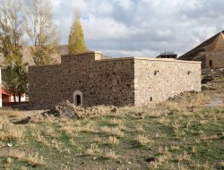 Tarihi medrese yok oluyor