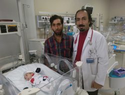 90 gün kuvözde kalan bebek hayata tutundu