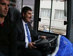 Şoförler kontak kapatınca direksiyona belediye başkanı geçti