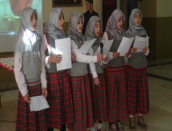 İmam Hatip öğrencilerinden aşure programı