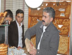 Ekmeğe gelen zam halkın tepkisini çekti