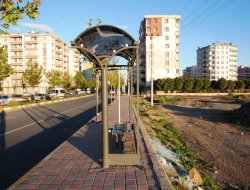 Tahrip edilen otobüs durakları hala onarılmadı