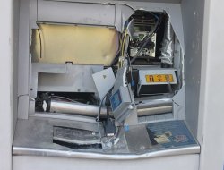 Van'da tahrip edilen ATM'ler hala onarılmadı