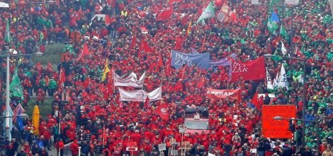 Brüksel'de yüzbinler sokağa döküldü