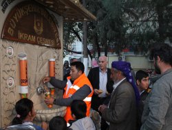 Hastane bahçesinde çeşmeden sıcak çorba ikramı