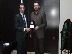 Görev süresi sona eren avukatlara plaket verildi