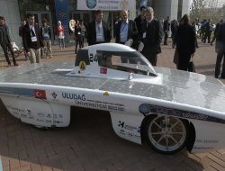 UÜ'de güneş enerjili araba ilgi odağı oldu