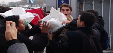 ABD askerlerine çuval geçirildi