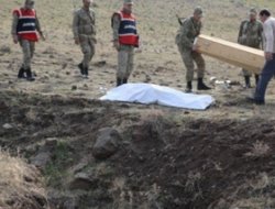 Çınar'da Yol Kenarında Erkek Cesedi Bulundu