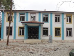 Batman'da sahipsiz bırakılan ana okulu tahrip ediliyor
