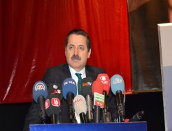 Bakan Çelik: "Kürdün kafasını taşla ezdiler"