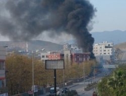 Cizre'de Gençlik Merkezi Ateşe Verildi