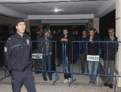 Mardin’de polis aracı devrildi