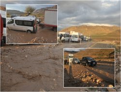 Şırnak'ta yağmur nehri taşırdı araçlar mahsur kaldı