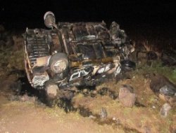 Siverek'te şarampole yuvarlanan otomobil alev alev yandı: 2 Yaralı