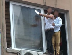 Mersin'de  babalarına kızarak işyerini yaktılar