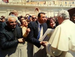 Papa Demirbaş'ı Ayine Davet Etti