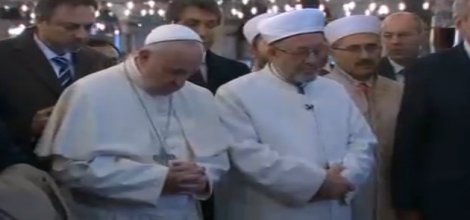 Papa Sultanahmet Camii'nde dua etti