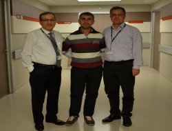 Dikilen bacaklarıyla doktorlarını ziyaret etti