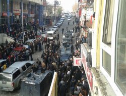 Zabıta ve polis arasında kaldırım gerginliği