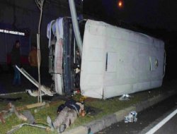 Gaziantep’te işçi servisi devrildi: 1 ölü, 15 yaralı